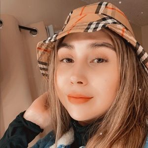 Meet your Posher, Lorena